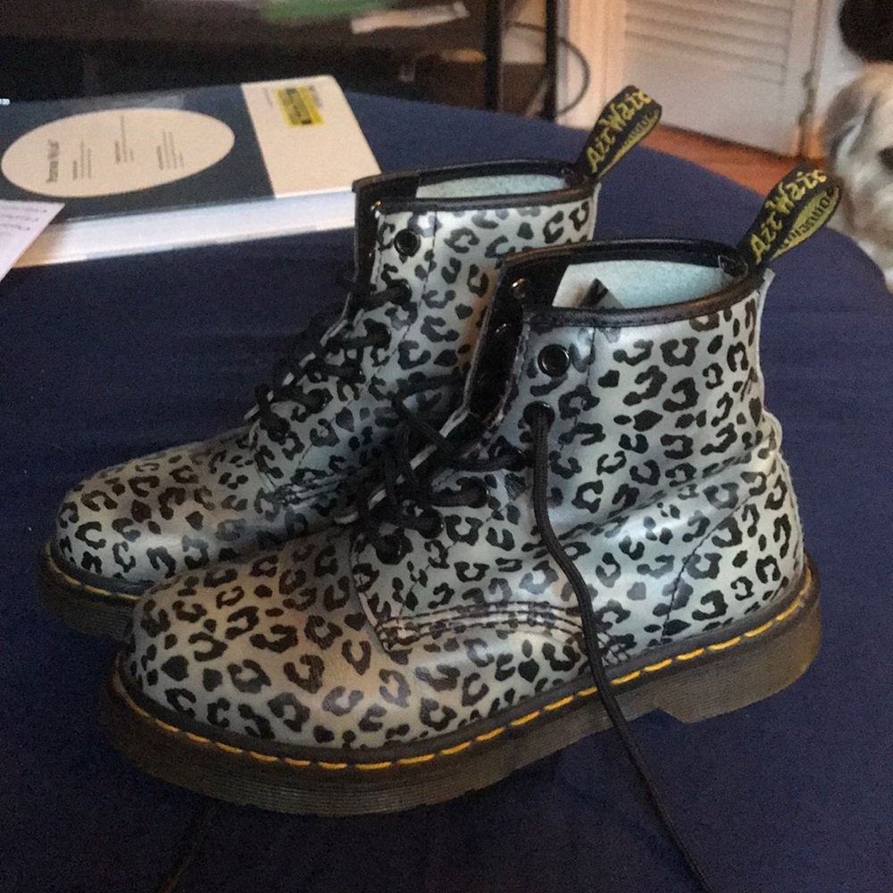 Print doc martens- women’s size 6, great condition